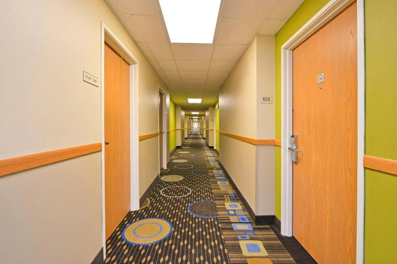 Regency Inn Geneseo Il I-80 Bagian luar foto