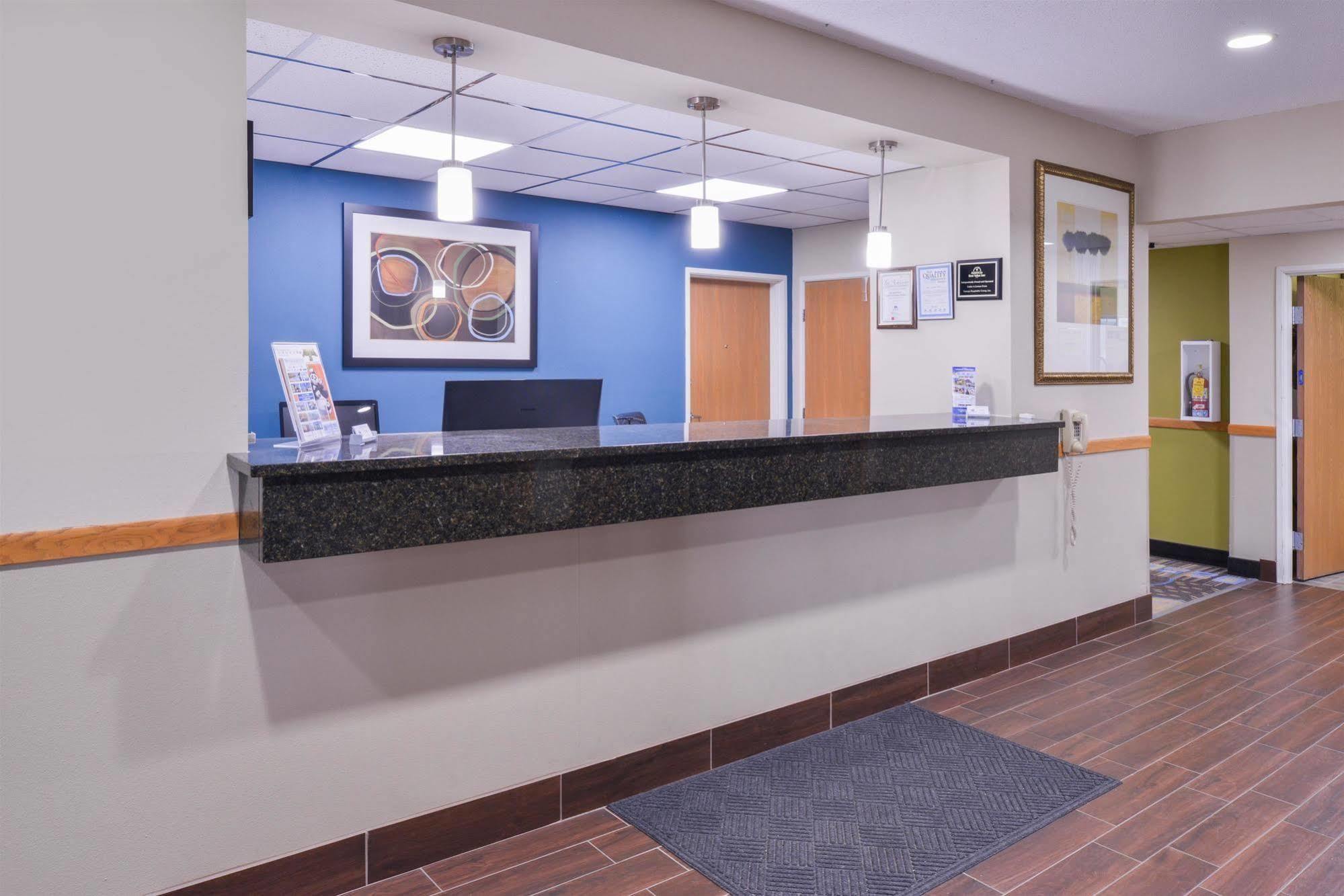 Regency Inn Geneseo Il I-80 Bagian luar foto