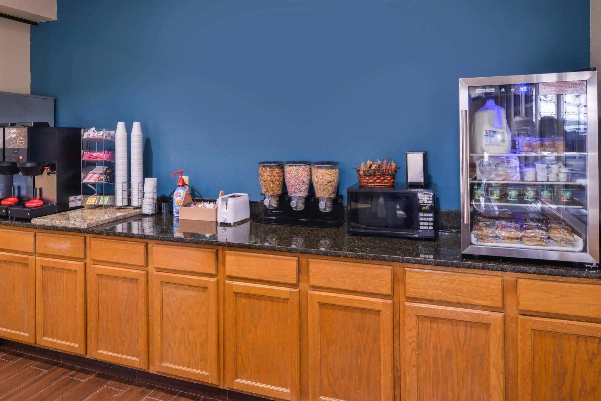 Regency Inn Geneseo Il I-80 Bagian luar foto